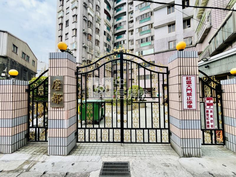 中壢家樂福陽台進出美3+1房房屋室內格局與周邊環境