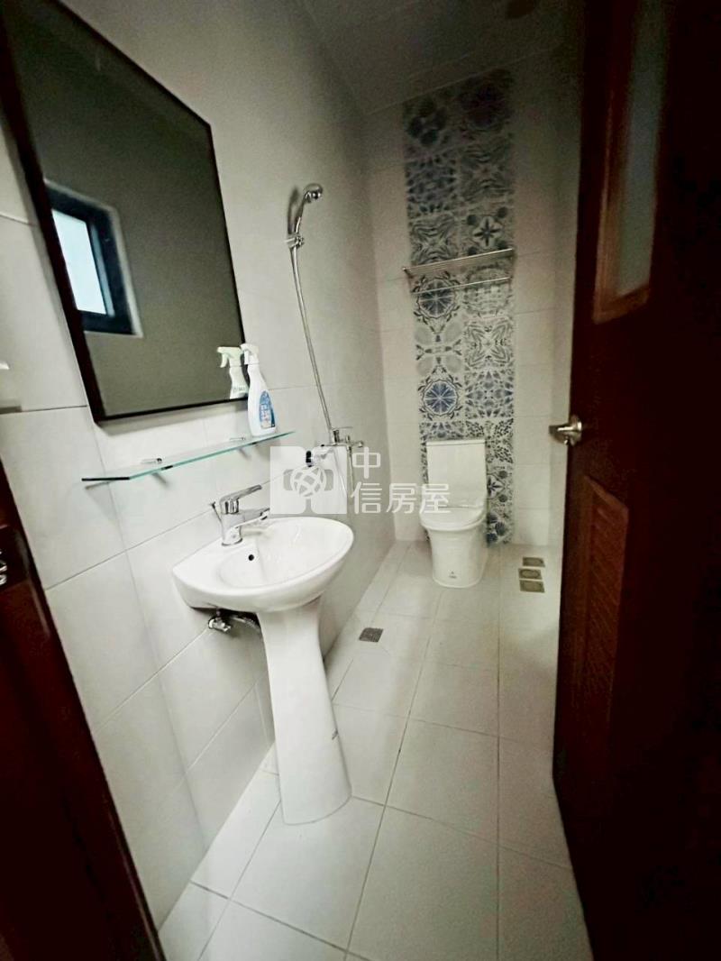 勝利寶仁學區優質全新車庫透天房屋室內格局與周邊環境