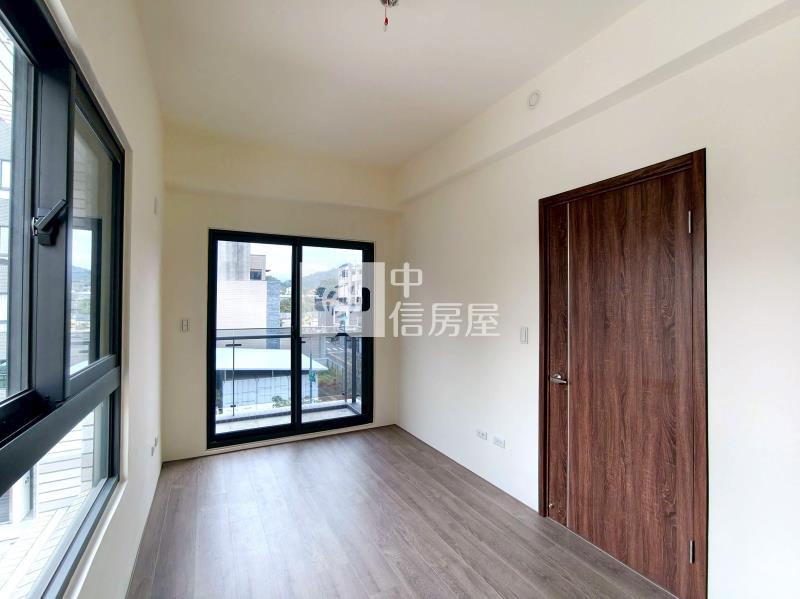 廍子公園角間臨路四車電梯住店房屋室內格局與周邊環境