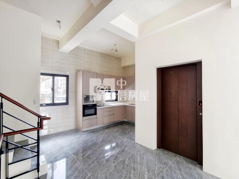 廍子公園角間臨路四車電梯住店房屋室內格局與周邊環境