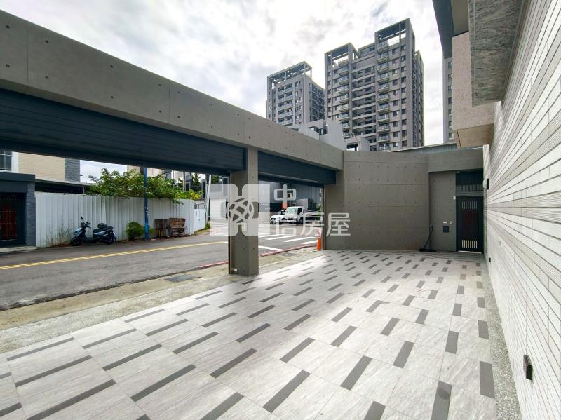 廍子公園角間臨路四車電梯住店房屋室內格局與周邊環境