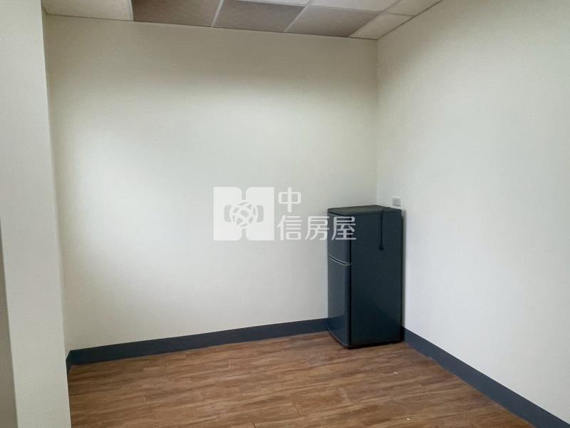 ●南榮路三坑站牌旁公寓房屋室內格局與周邊環境