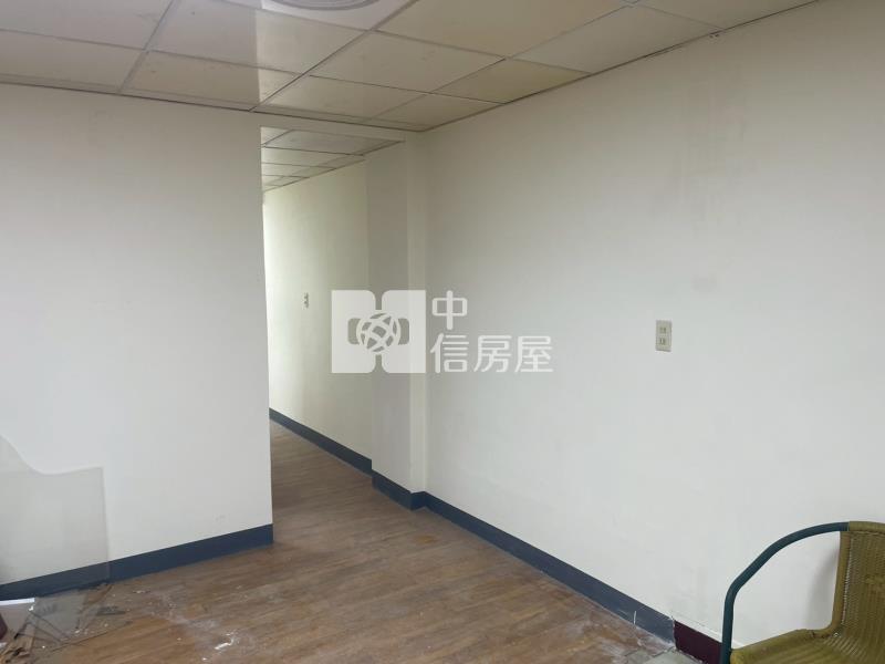 ●南榮路三坑站牌旁公寓房屋室內格局與周邊環境