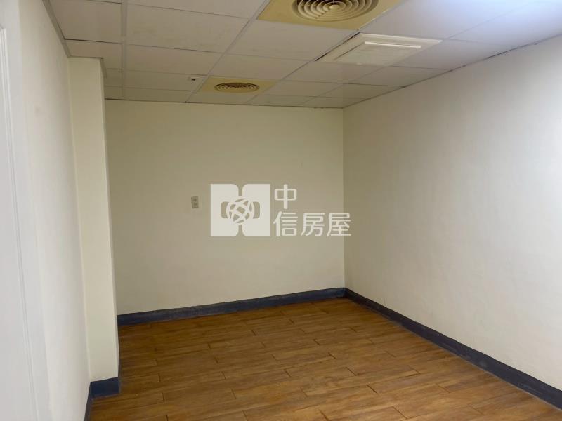 ●南榮路三坑站牌旁公寓房屋室內格局與周邊環境