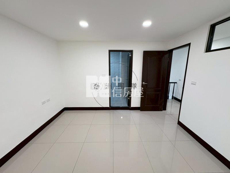 龍潭潛龍國小前院停車美透天房屋室內格局與周邊環境