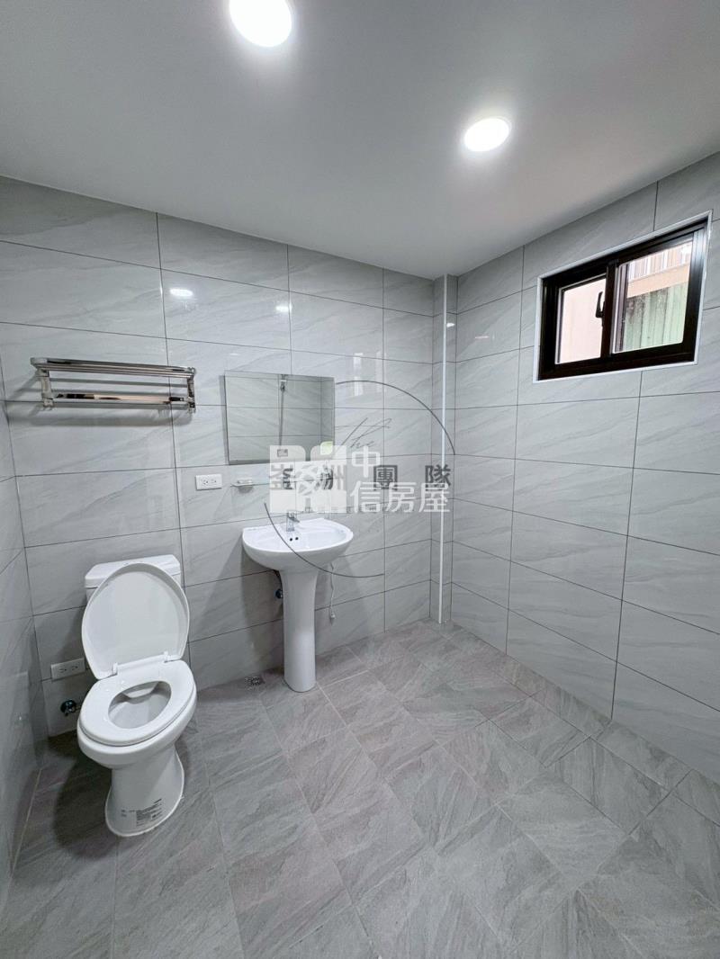 龍潭潛龍國小前院停車美透天房屋室內格局與周邊環境