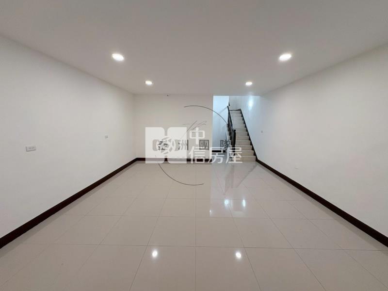 龍潭潛龍國小前院停車美透天房屋室內格局與周邊環境