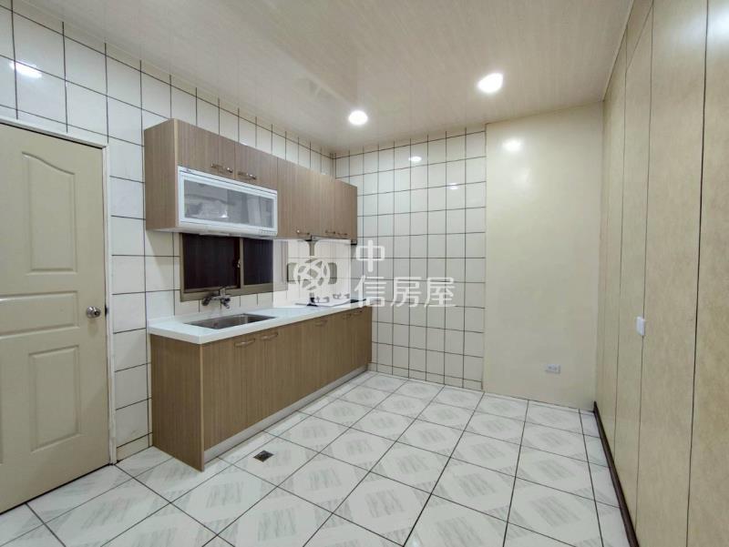 梅園社區整新3層樓透天+地下室平車房屋室內格局與周邊環境