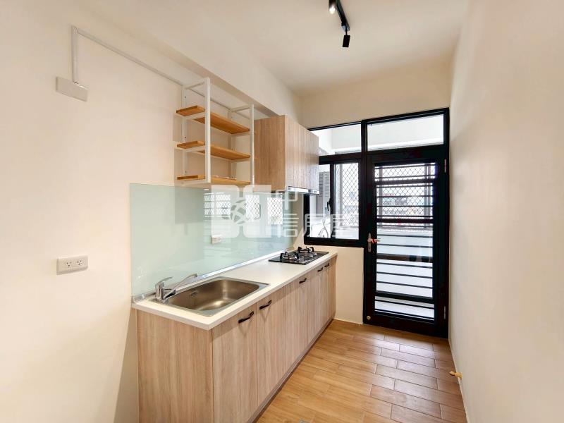 太平大三房雙陽台全新精裝優質首購戶房屋室內格局與周邊環境