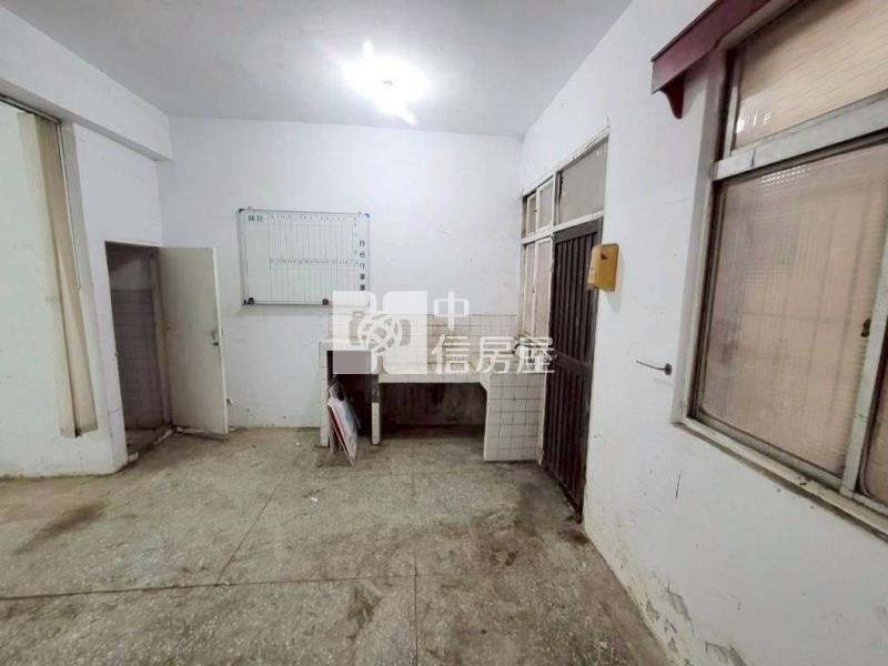 大溪介壽路旁崎頂邊間透天房屋室內格局與周邊環境