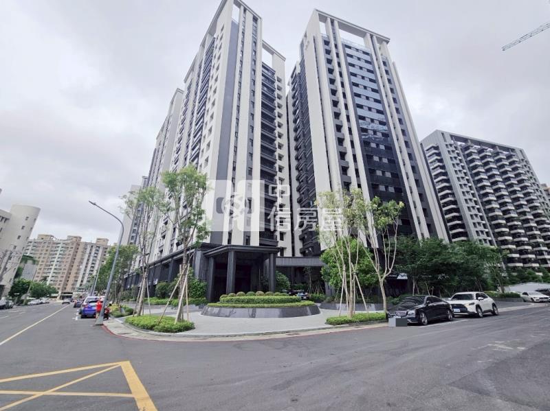 新左營華友聯景觀平車宅房屋室內格局與周邊環境