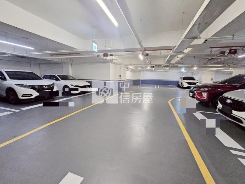 新左營華友聯景觀平車宅房屋室內格局與周邊環境