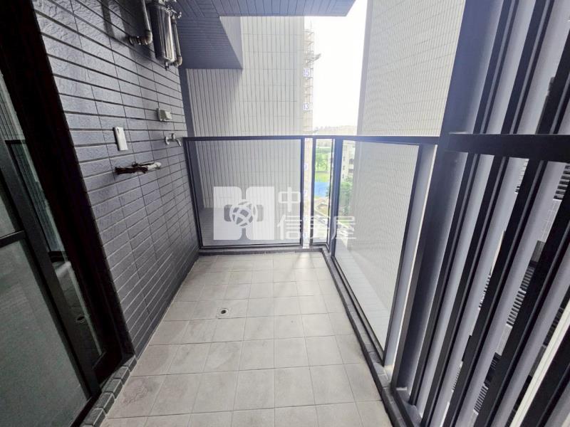 新左營華友聯景觀平車宅房屋室內格局與周邊環境