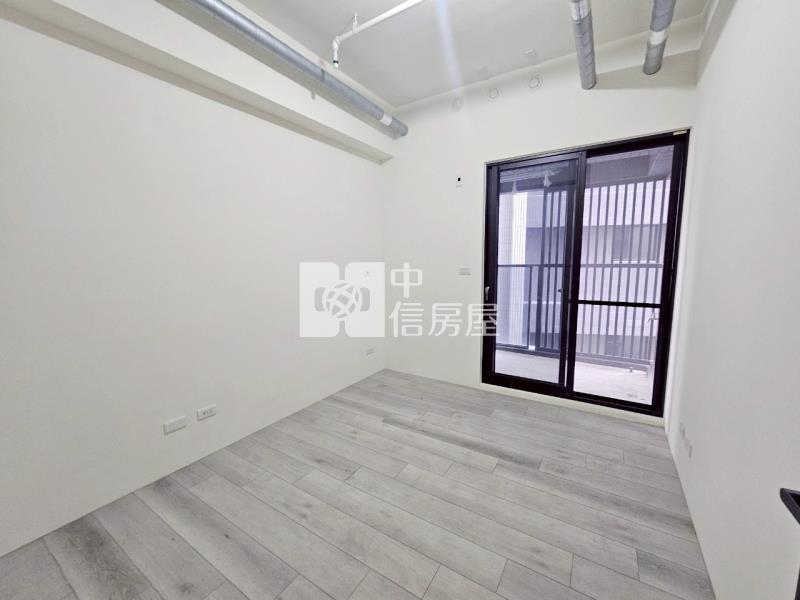 新左營華友聯景觀平車宅房屋室內格局與周邊環境