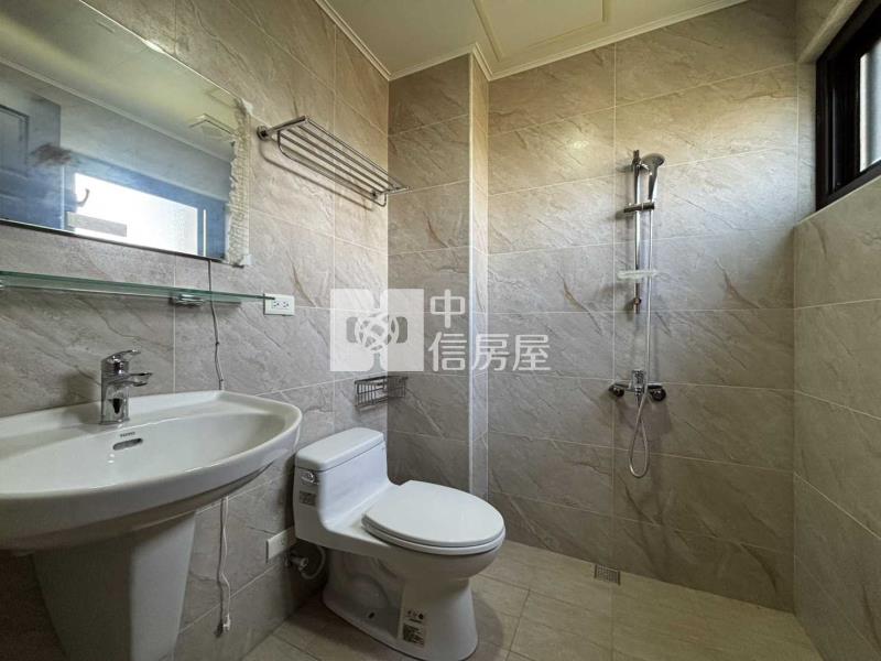 近青埔七房電梯別墅房屋室內格局與周邊環境