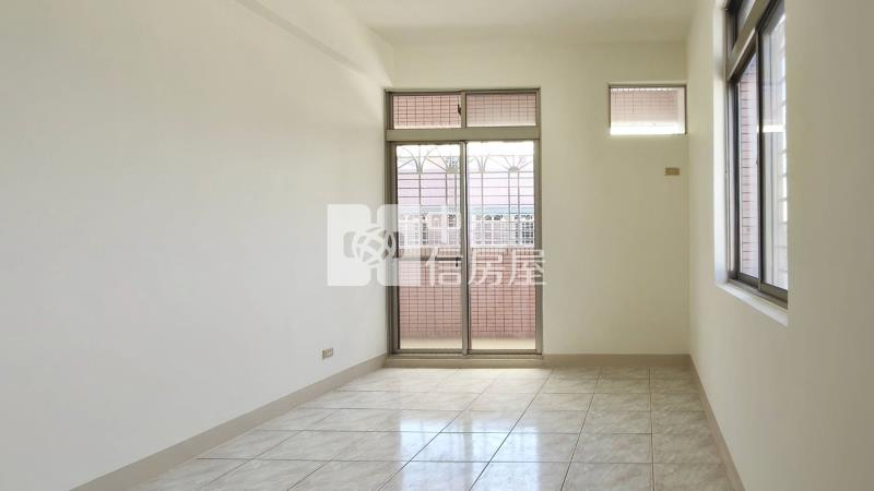 民生南路旁四車位店住房屋室內格局與周邊環境