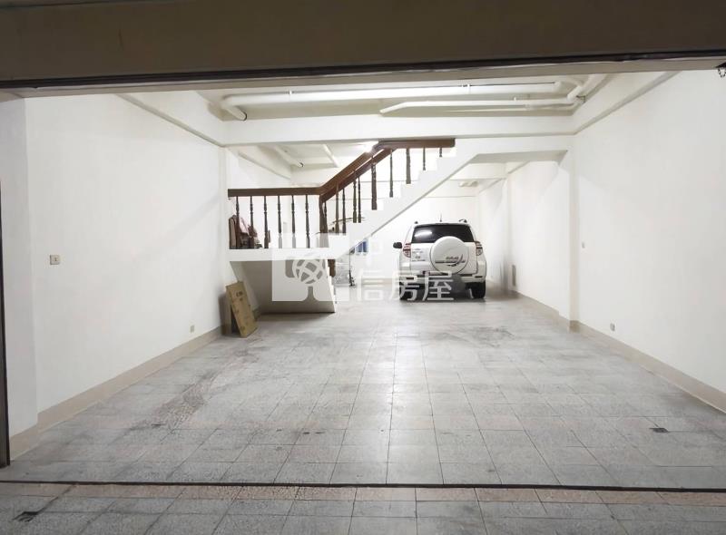 民生南路旁四車位店住房屋室內格局與周邊環境