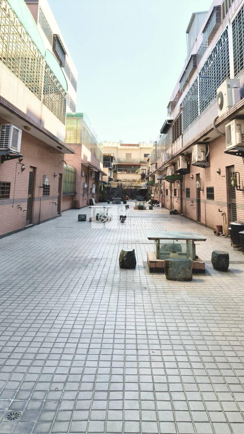 民生南路旁四車位店住房屋室內格局與周邊環境