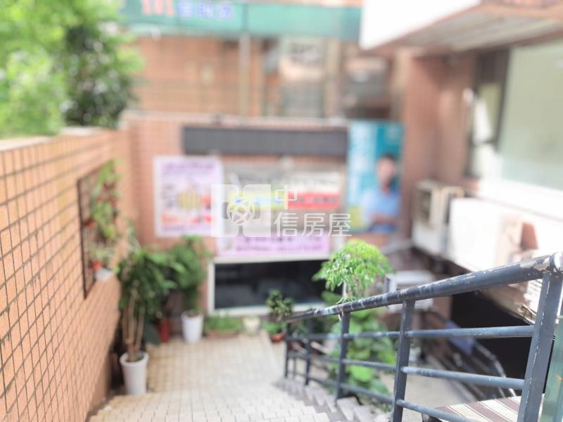 ●橘郡邊間店面房屋室內格局與周邊環境