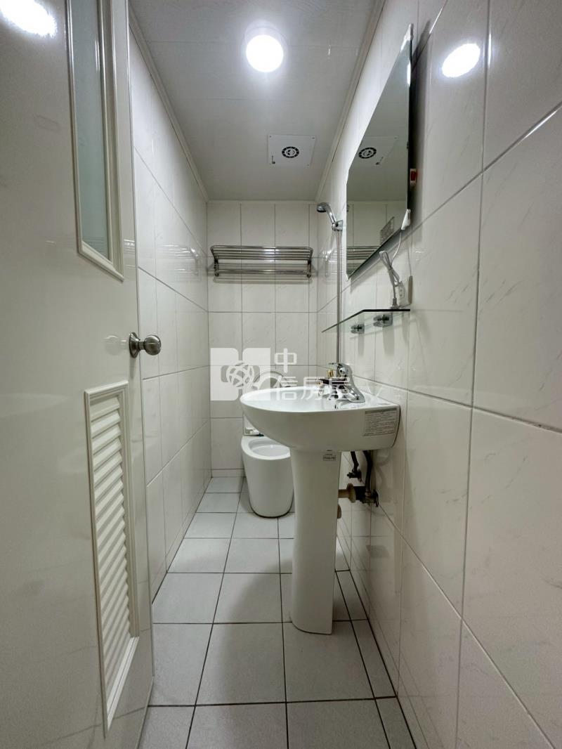 文心中清捷運站全新整理大三房房屋室內格局與周邊環境