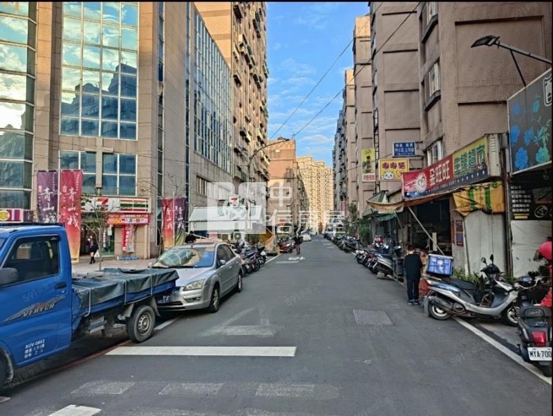 萬人社區7米大面寬鈔值金店面房屋室內格局與周邊環境