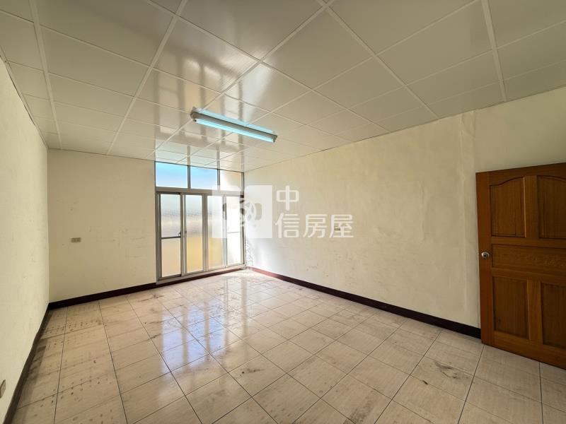 潭子中興路12米活路透天房屋室內格局與周邊環境