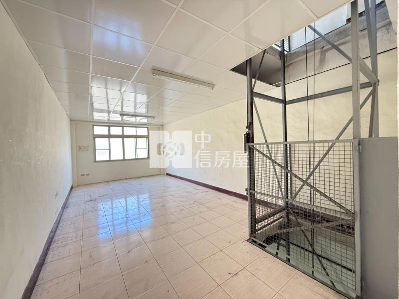 潭子中興路12米活路透天房屋室內格局與周邊環境