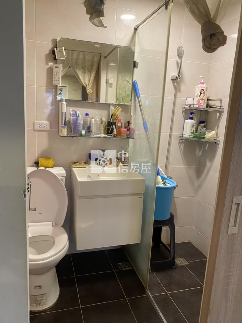 五期捷運旁次頂樓4房平車精裝戶房屋室內格局與周邊環境