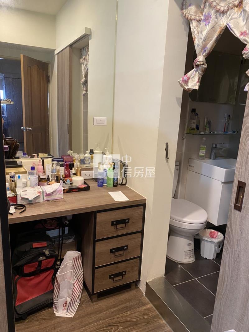 五期捷運旁次頂樓4房平車精裝戶房屋室內格局與周邊環境