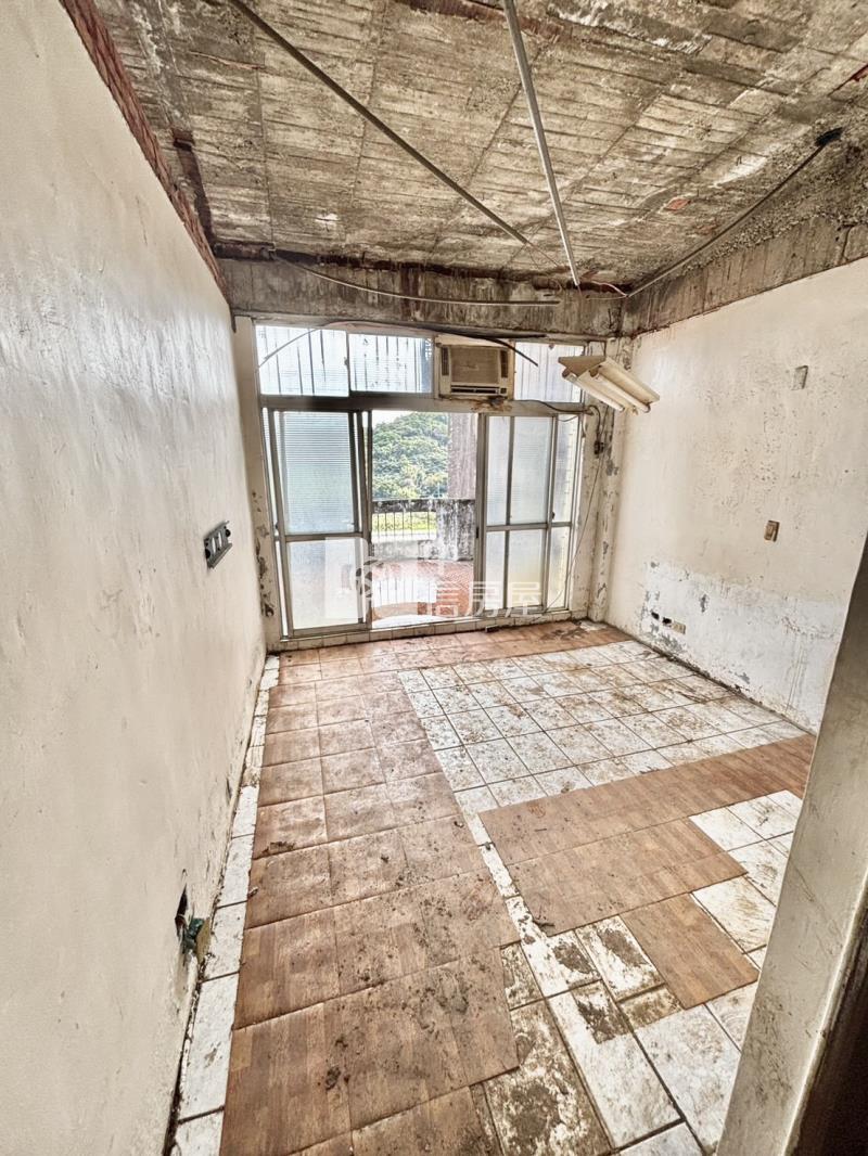 楊梅交流道.前後門臨路4.5米.可會車.大地坪大面寬透天房屋室內格局與周邊環境