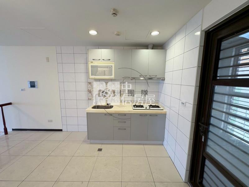 內壢鼎藏晶華挑高店面房屋室內格局與周邊環境