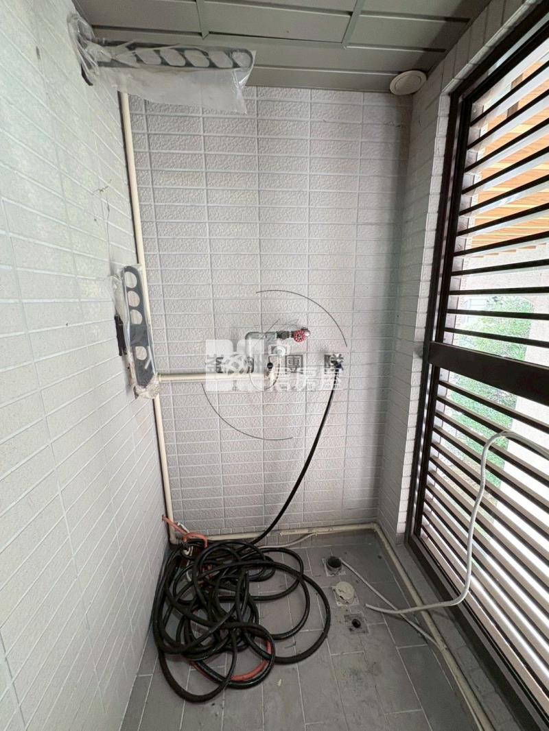 內壢鼎藏晶華挑高店面房屋室內格局與周邊環境