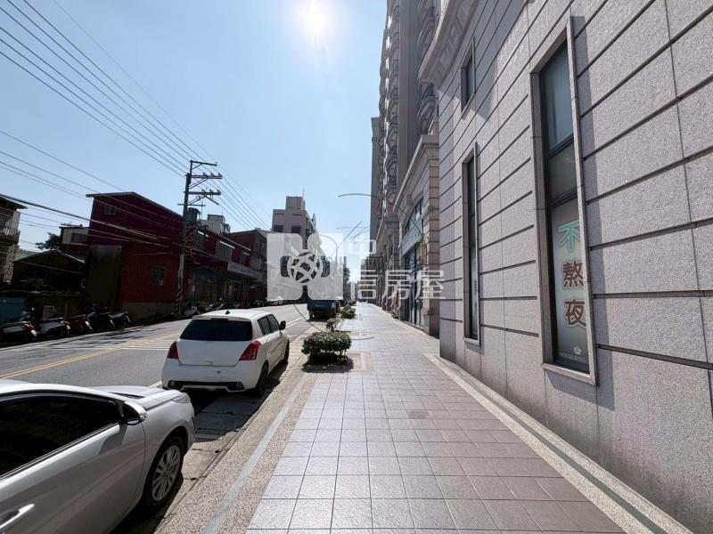 內壢鼎藏晶華挑高店面房屋室內格局與周邊環境