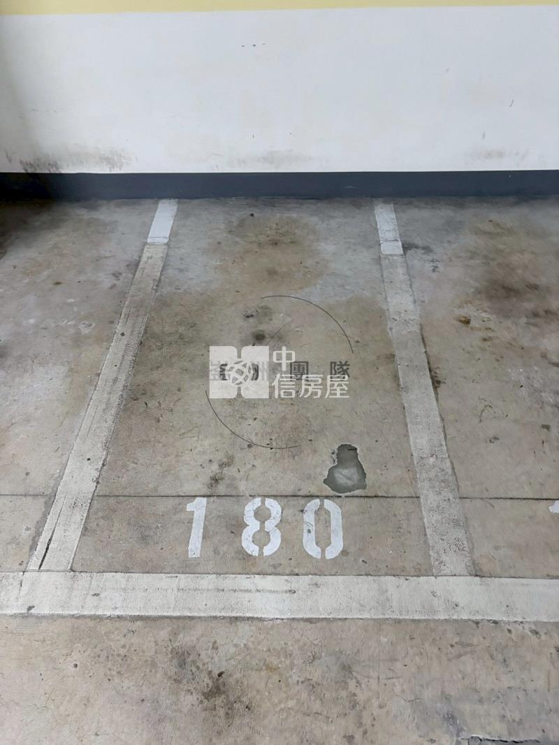 內壢鼎藏晶華挑高店面房屋室內格局與周邊環境