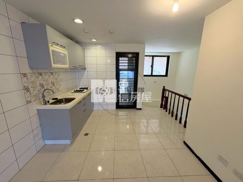 內壢鼎藏晶華挑高店面房屋室內格局與周邊環境