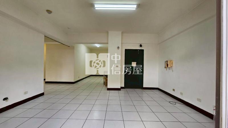 35聖羅蘭邊間3房附車位房屋室內格局與周邊環境