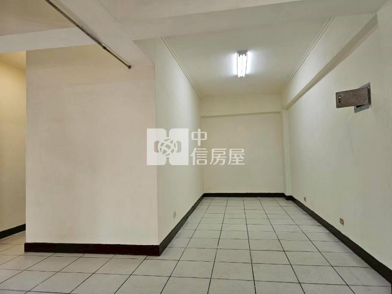 35聖羅蘭邊間3房附車位房屋室內格局與周邊環境