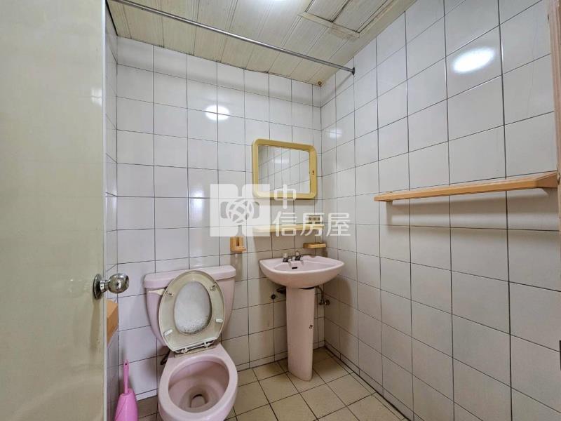 35聖羅蘭邊間3房附車位房屋室內格局與周邊環境