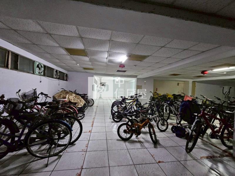 35聖羅蘭邊間3房附車位房屋室內格局與周邊環境