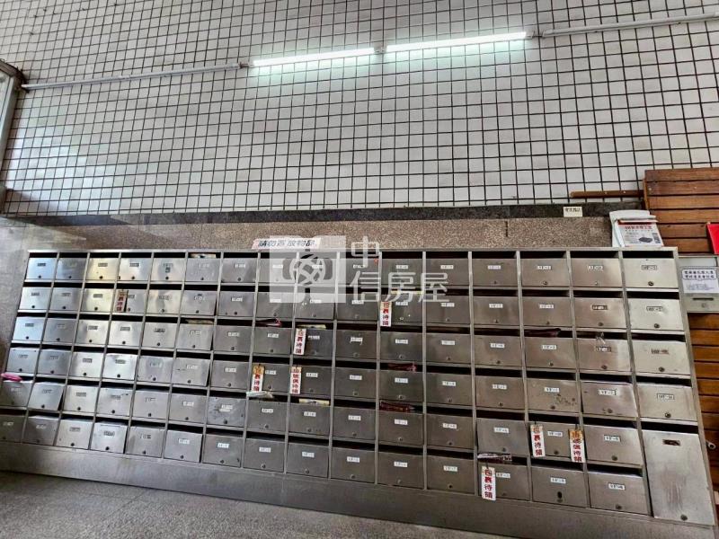 35聖羅蘭邊間3房附車位房屋室內格局與周邊環境