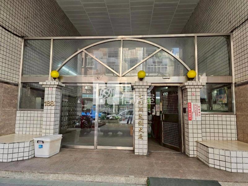 35聖羅蘭邊間3房附車位房屋室內格局與周邊環境