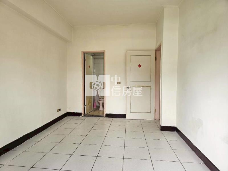 35聖羅蘭邊間3房附車位房屋室內格局與周邊環境