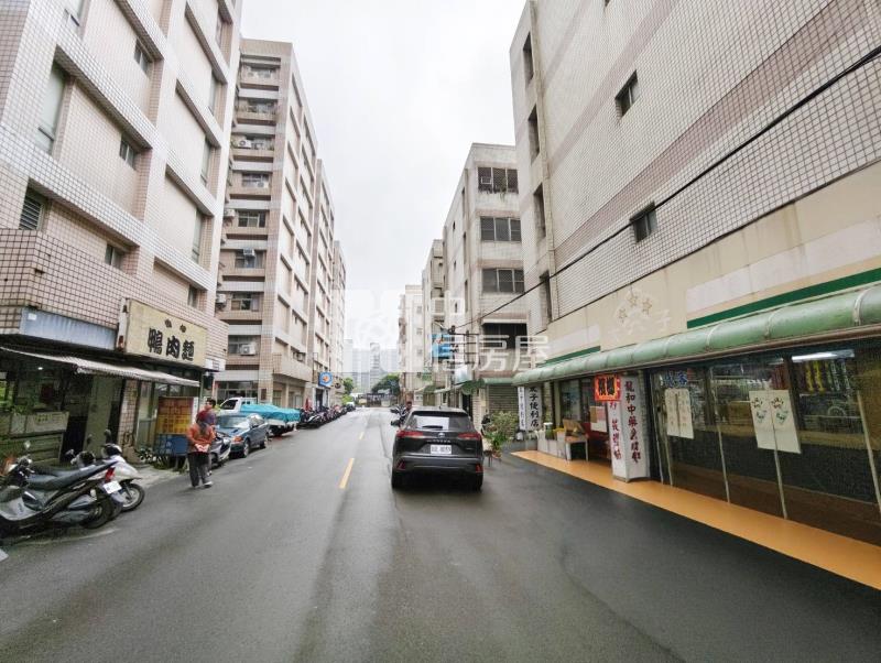 中壢體育園區大面寬美店面房屋室內格局與周邊環境