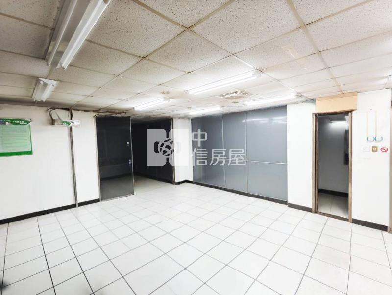 中壢體育園區大面寬美店面房屋室內格局與周邊環境