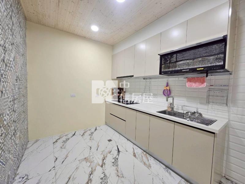 新營南梓實小旁4房整新車墅房屋室內格局與周邊環境