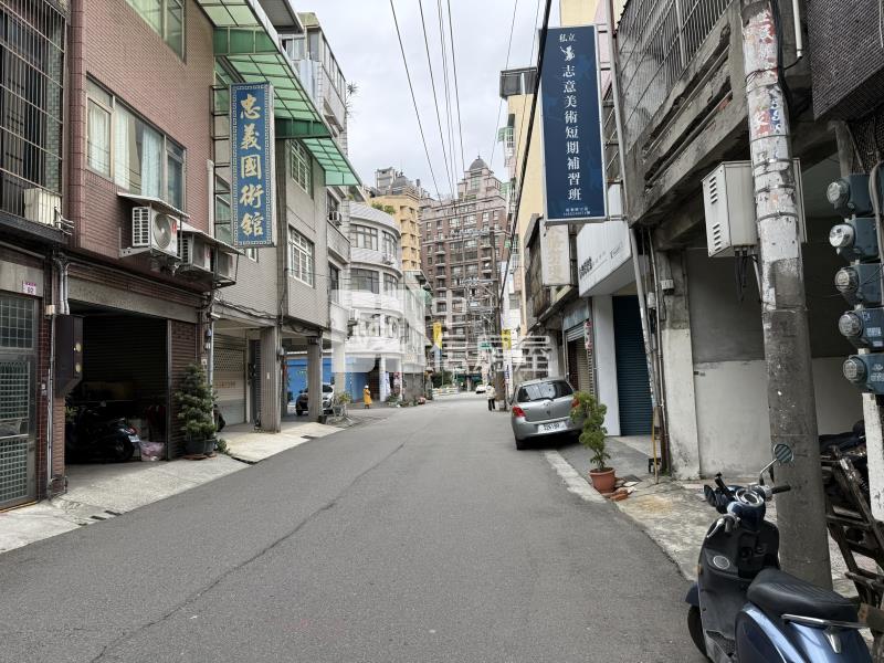 近中壢火車站四套房店面房屋室內格局與周邊環境