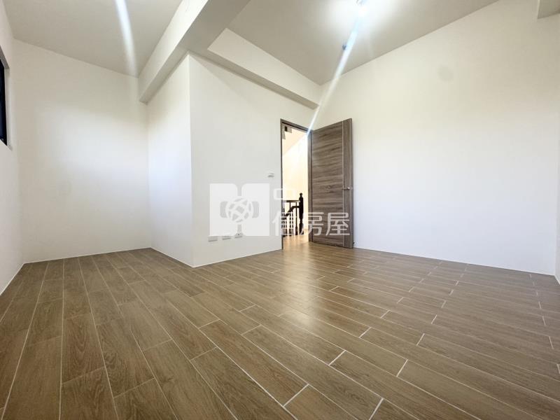 楊梅四季逸墅全新雙車位別墅房屋室內格局與周邊環境