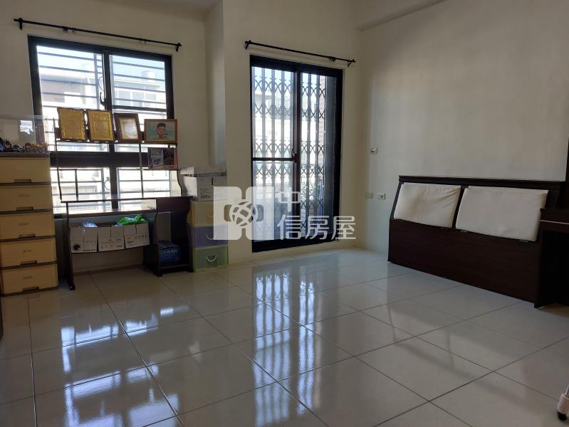 海佃路四段裝潢典雅美車墅房屋室內格局與周邊環境