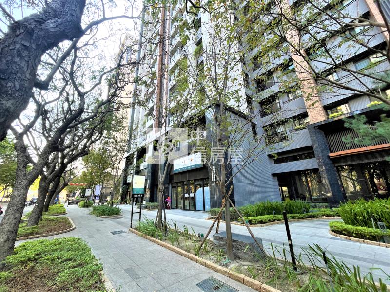 鴻邑璞臻視野三房平車房屋室內格局與周邊環境