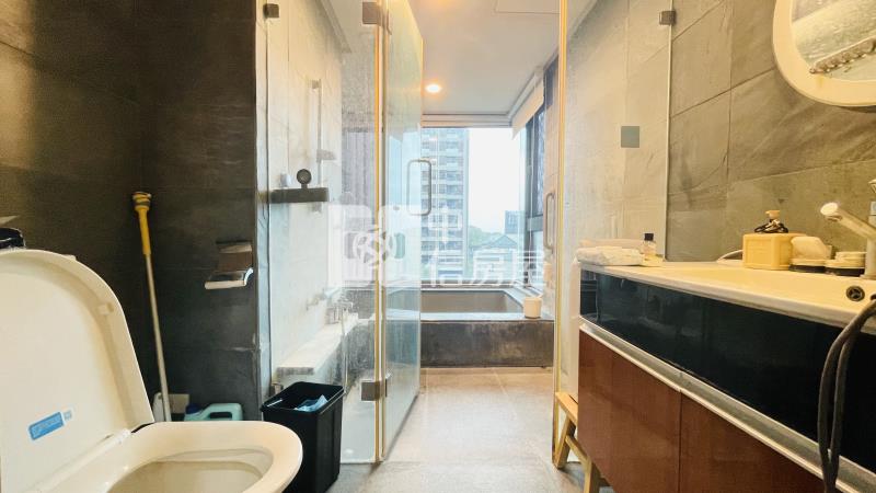 近轉運站裸泉兩房兩衛溫泉湯宅房屋室內格局與周邊環境